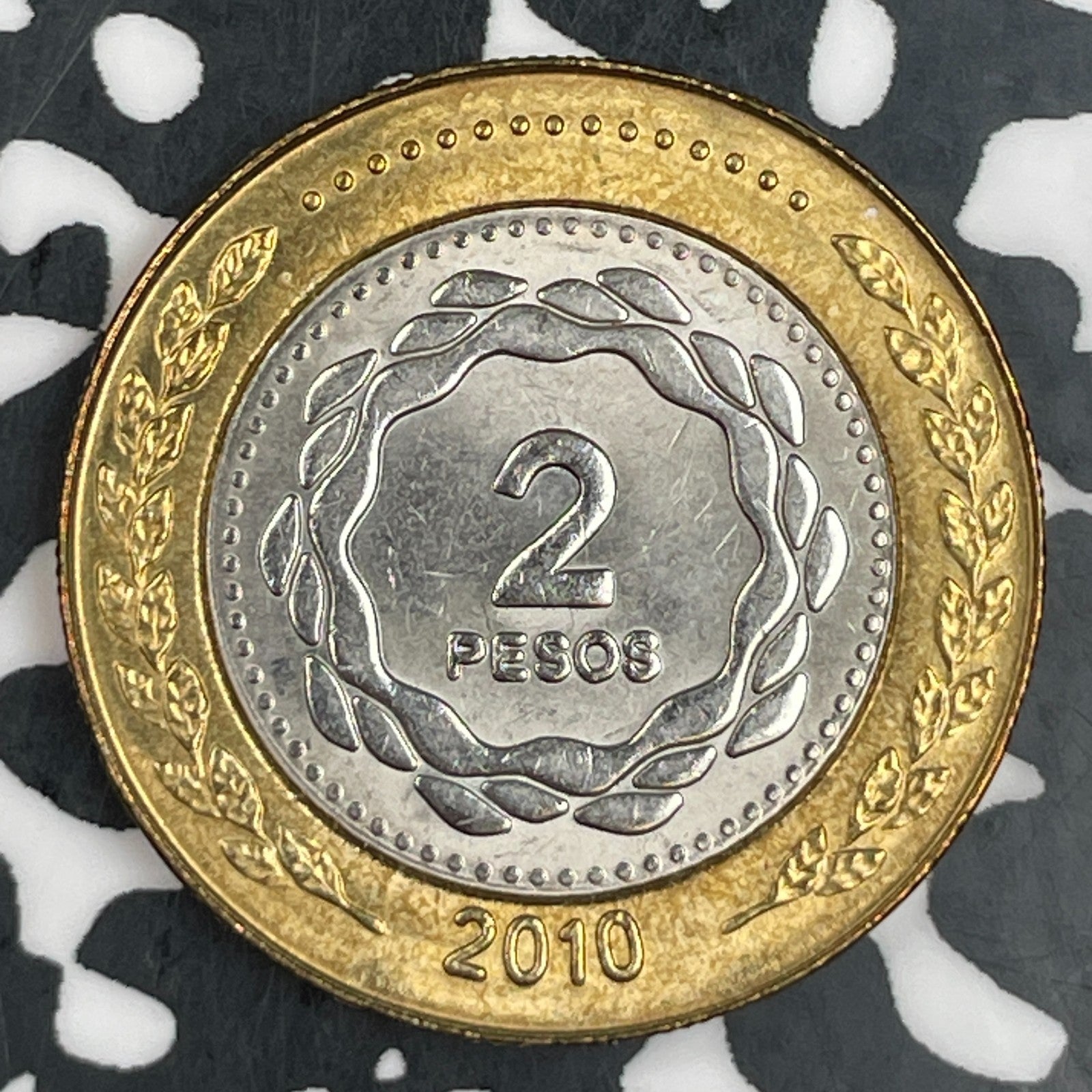 2010 Argentina 2 Pesos Lot#F7708 High Grade! Beautiful!