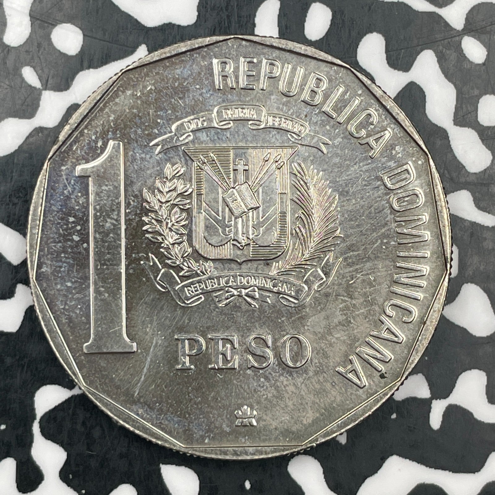 1989 Dominican Republic 1 Peso Lot#F9414 High Grade! Beautiful!