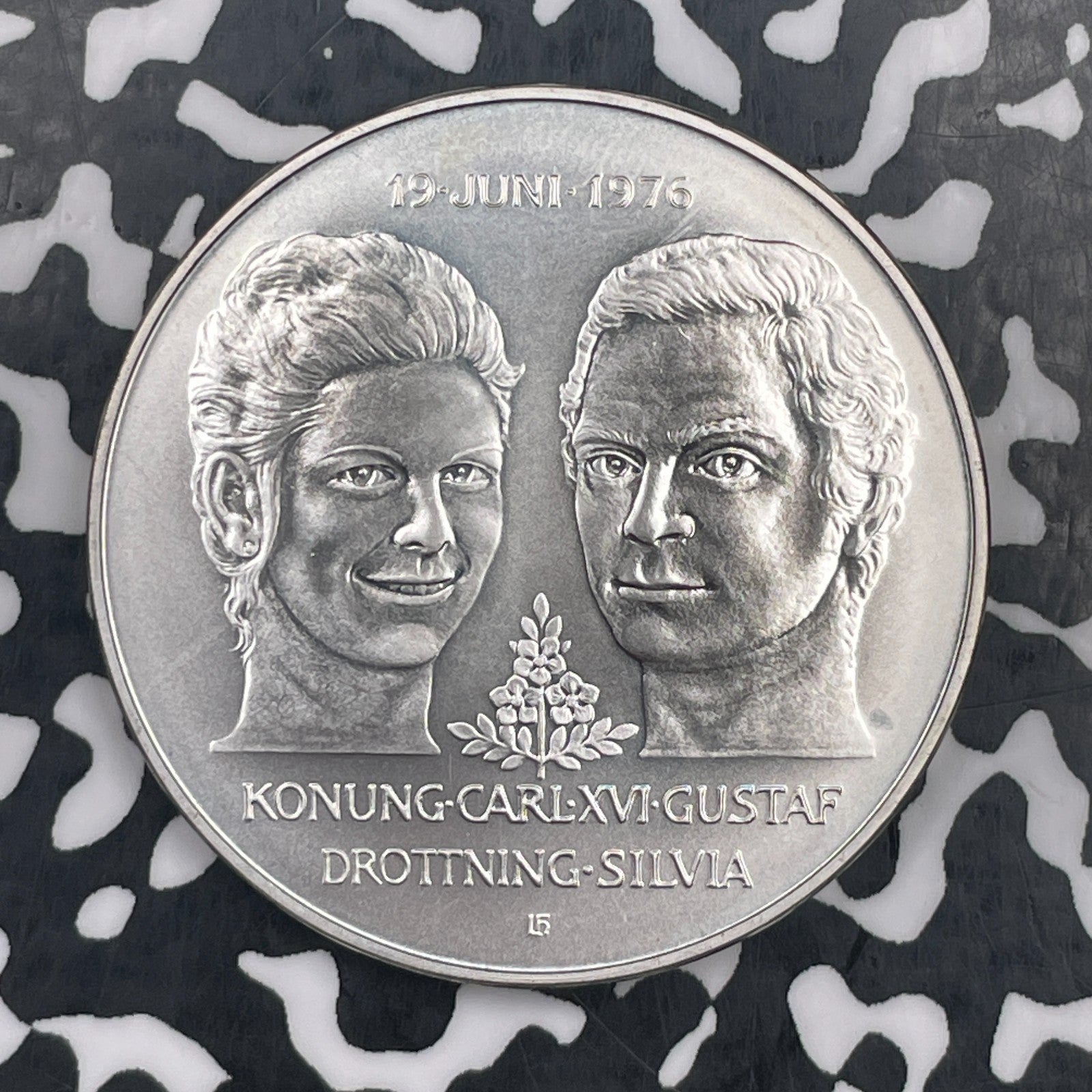 1976 Sweden Royal Wedding 50 Kroner Lot#JM2295 Silver! High Grade! Beautiful!