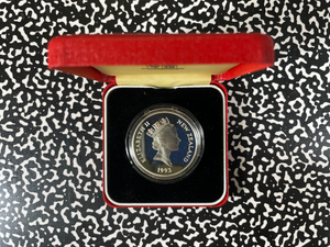 1993 New Zealand Elizabeth 40th Anniversary $5 Dollars Lot#B2614 Silver!