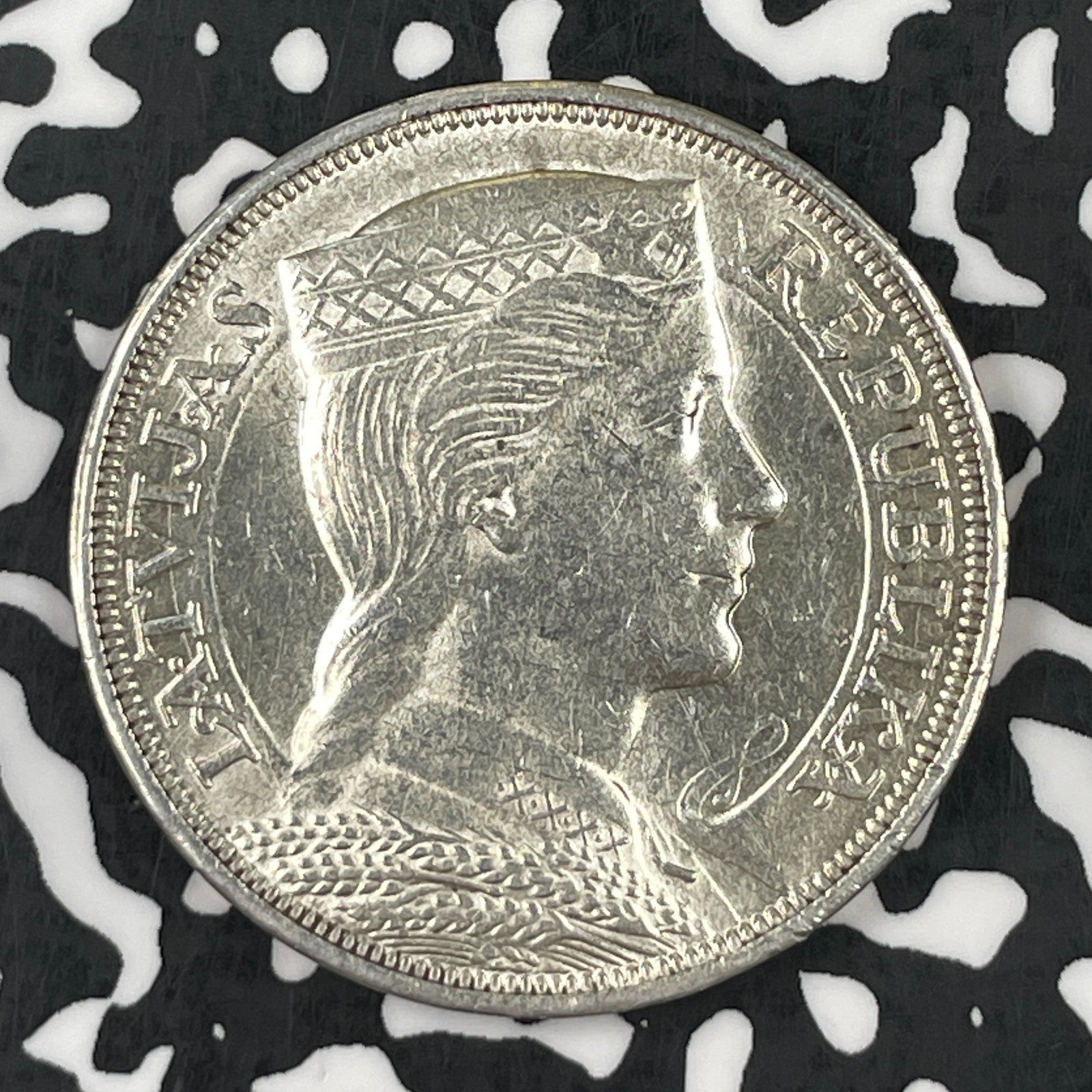 1931 Latvia 5 Lati Lot#JM1506 Large Silver! High Grade! Beautiful!