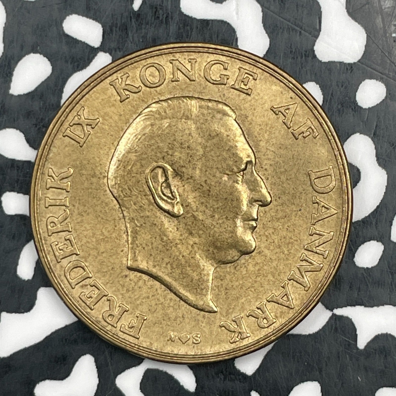1947 Denmark 1 Kroner Lot#N0789 High Grade! Beautiful! KM#837.1