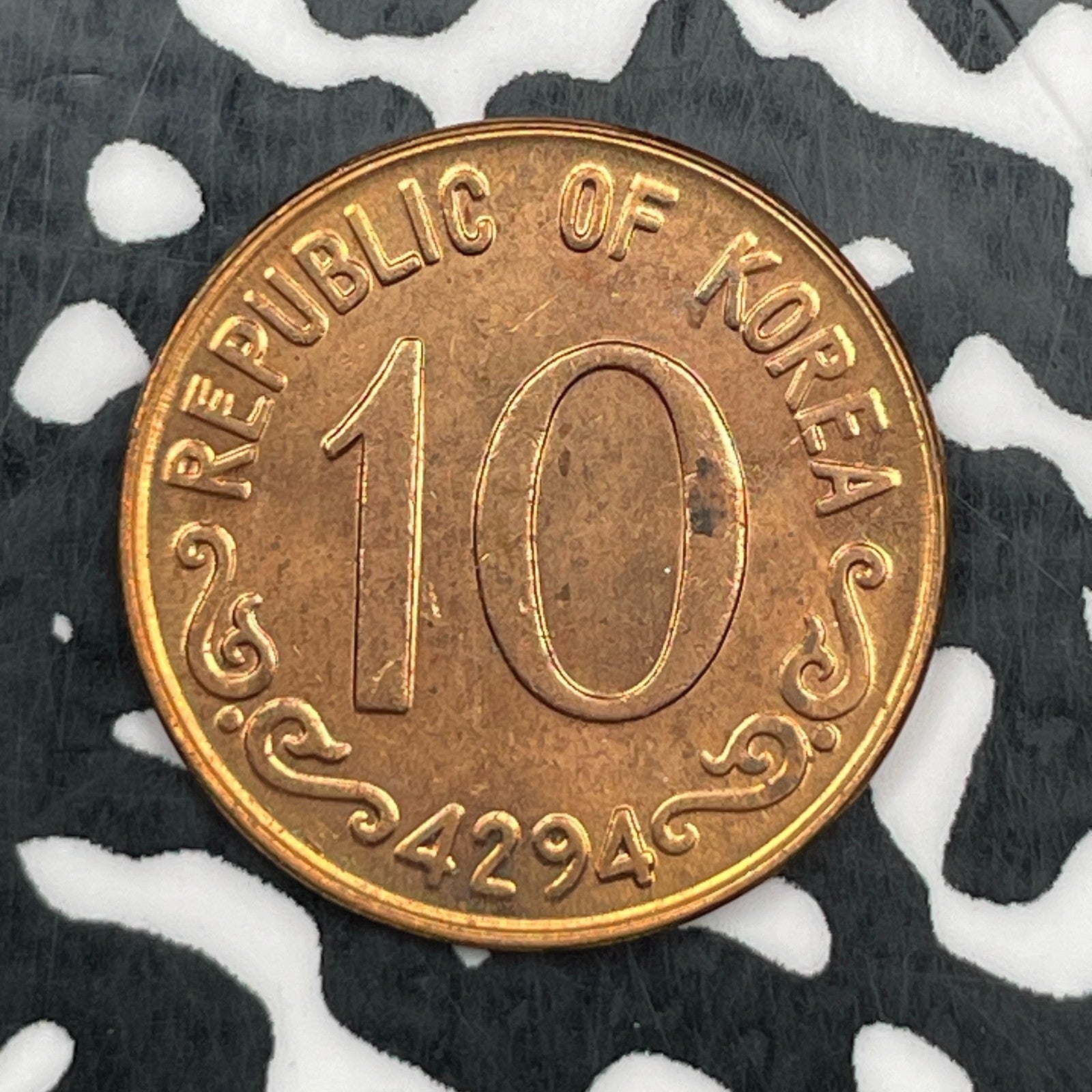KE 4294 (1961) South Korea 10 Hwan Lot#N1063 High Grade! Beautiful!