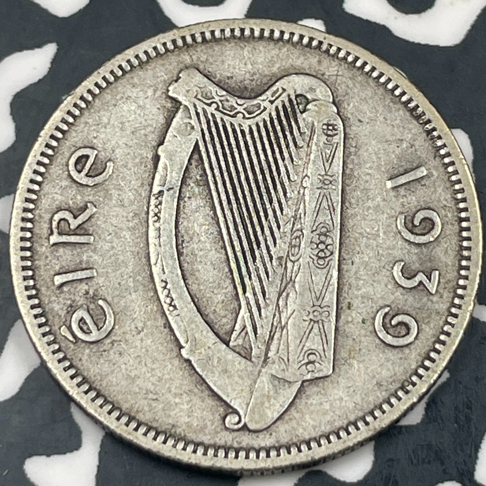 1939 Ireland 1 Shilling Lot# N3742 Silver!