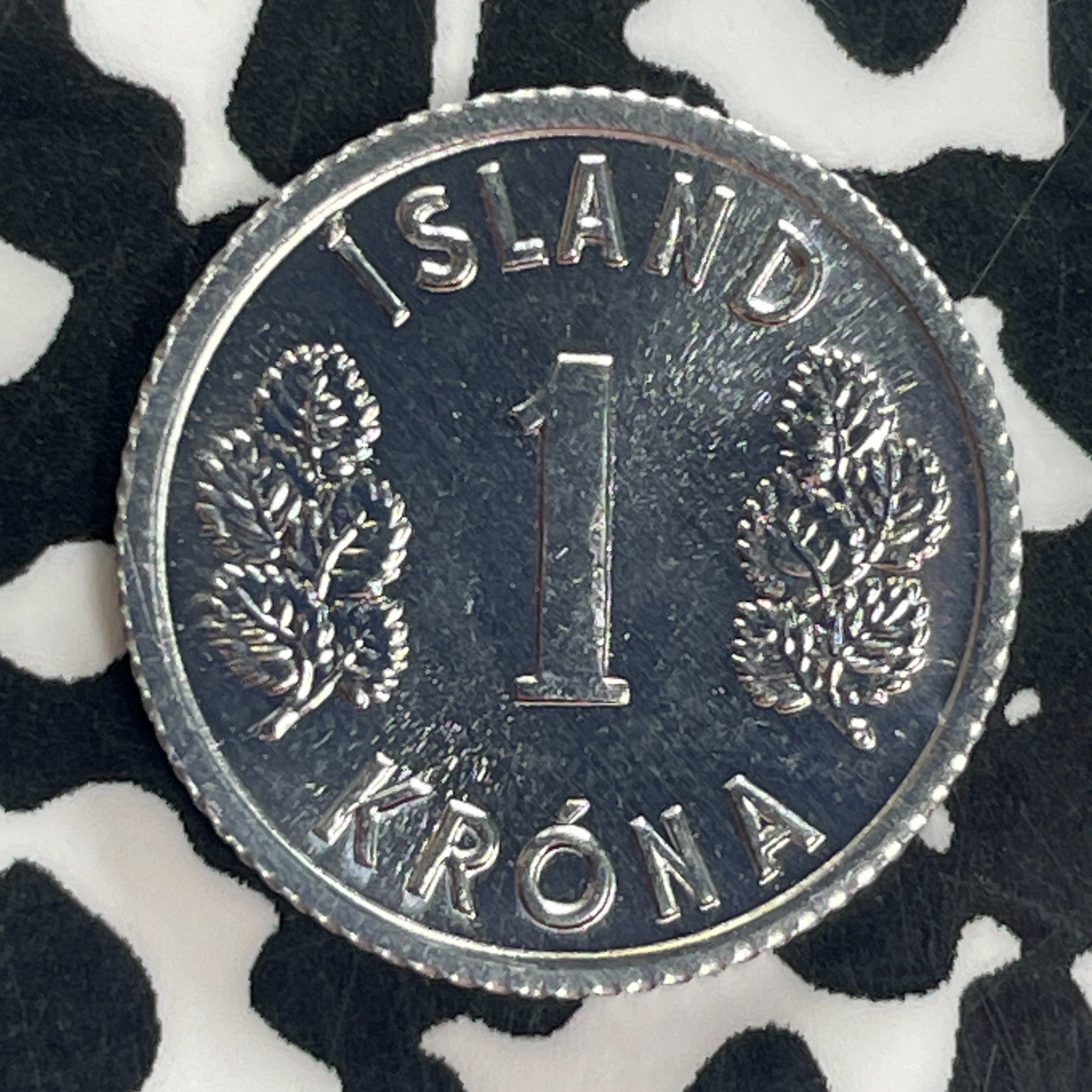 1976 Iceland 1 Krona Lot#C4957 High Grade! Beautiful!