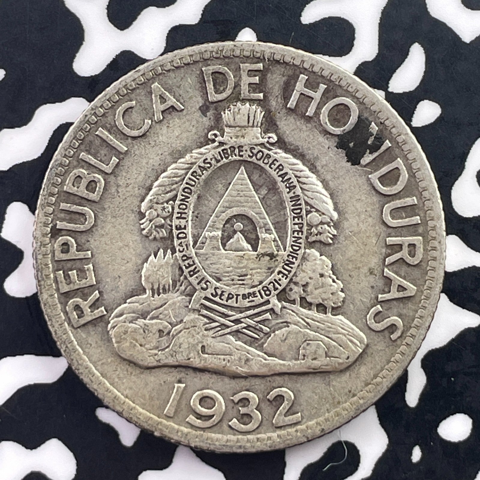 1932 Honduras 1 Lempira Lot#C6801 Silver!