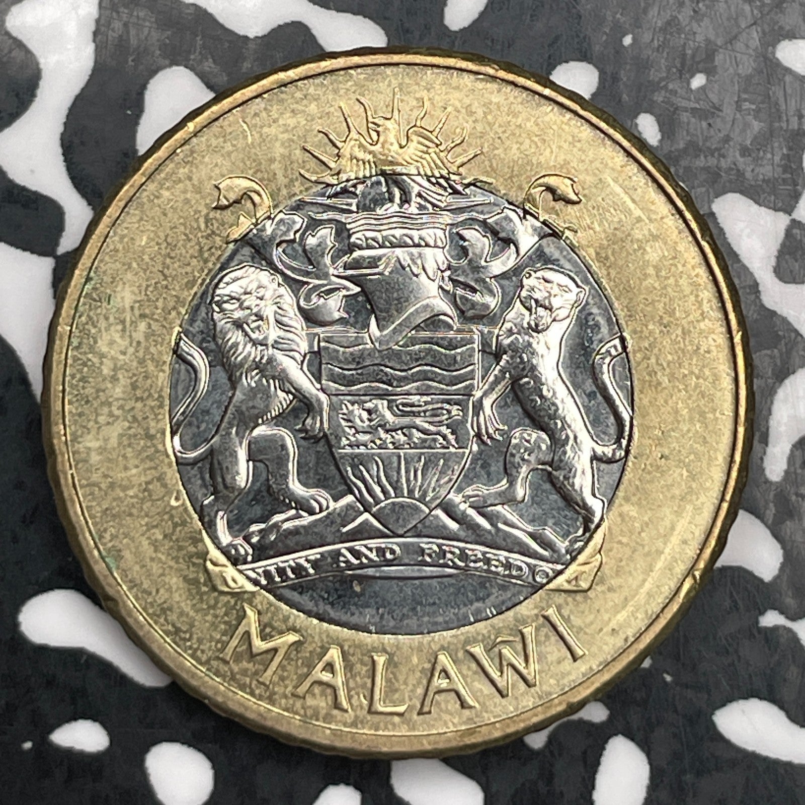 2006 Malawi 10 Kwacha Lot#F6592 High Grade! Beautiful!