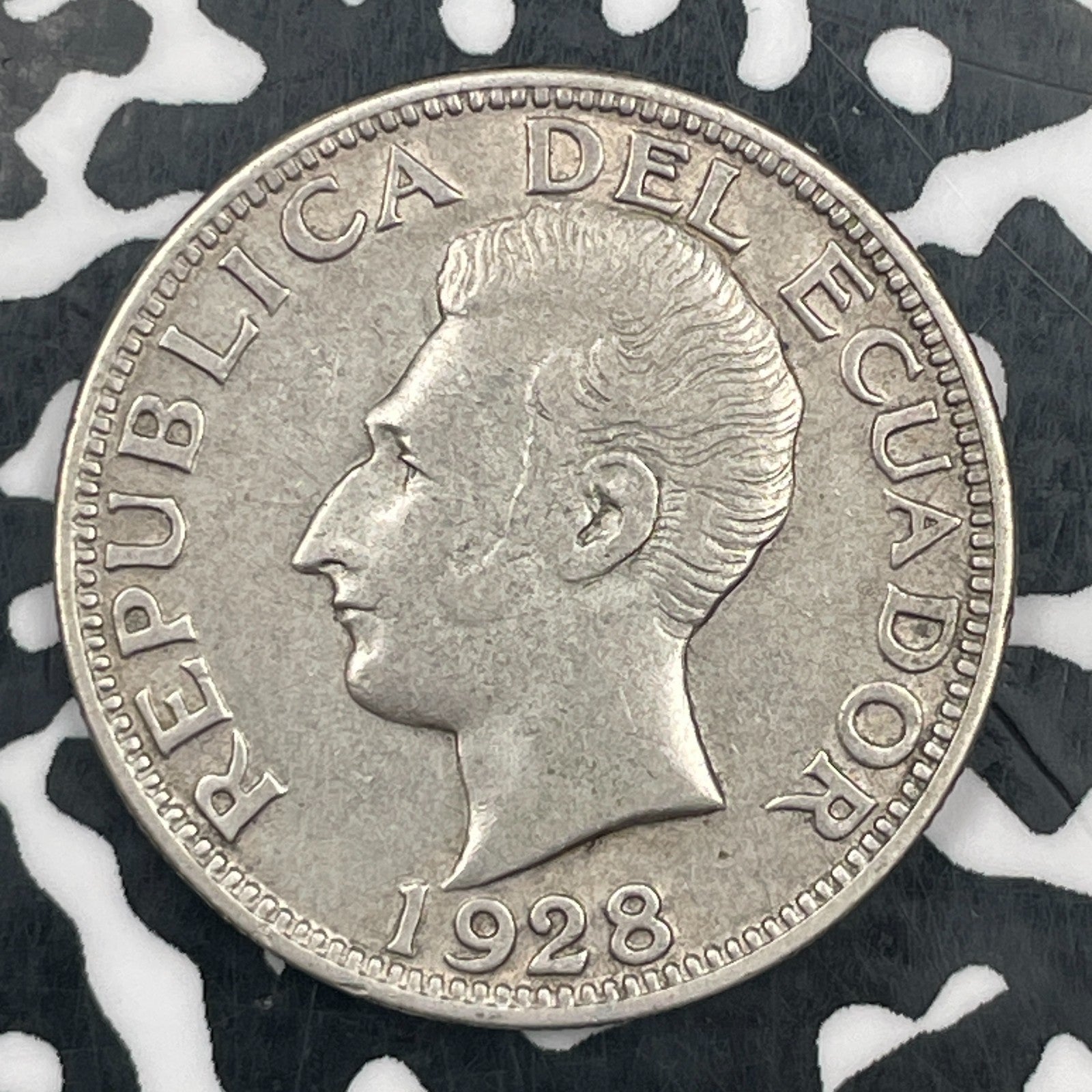 1928 Ecuador 2 Sucres Lot#F9757 Silver!