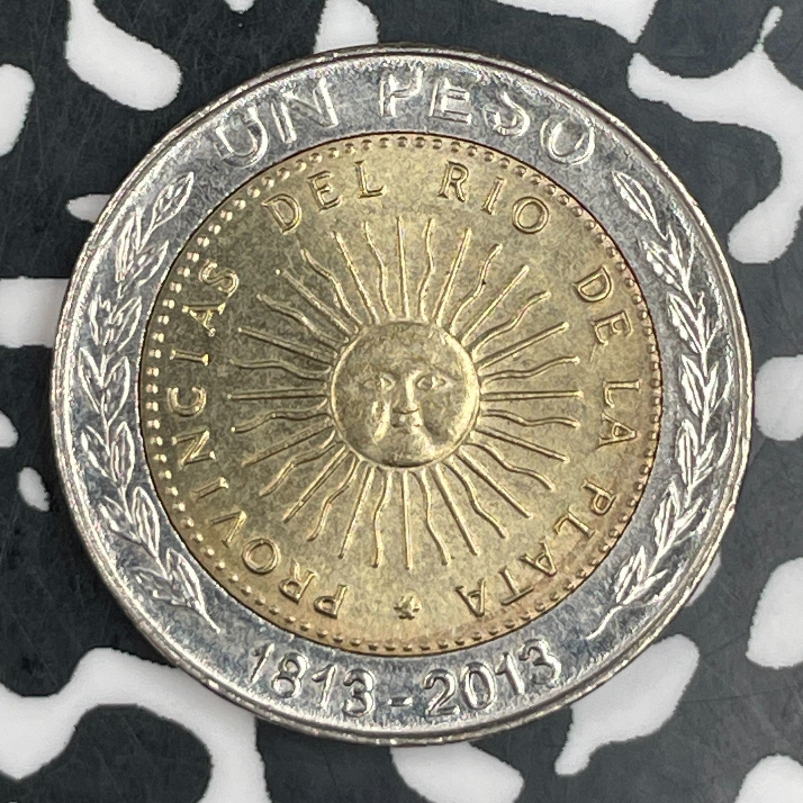 2013 Argentina 1 Peso Lot#F7719 High Grade! Beautiful!