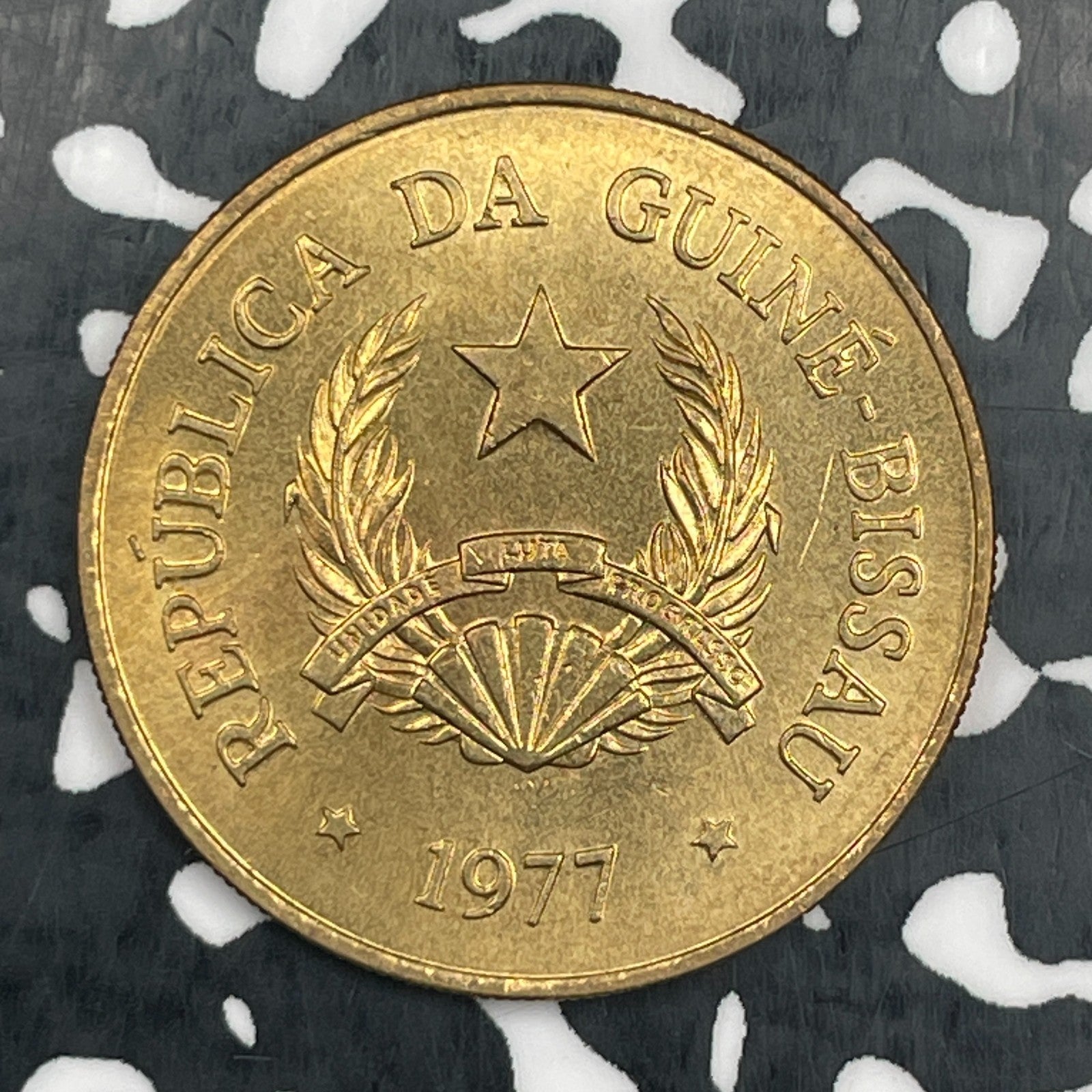 1977 Guinea Bissau 2 and a half Pesos Lot#N3039 High Grade! Beautiful!