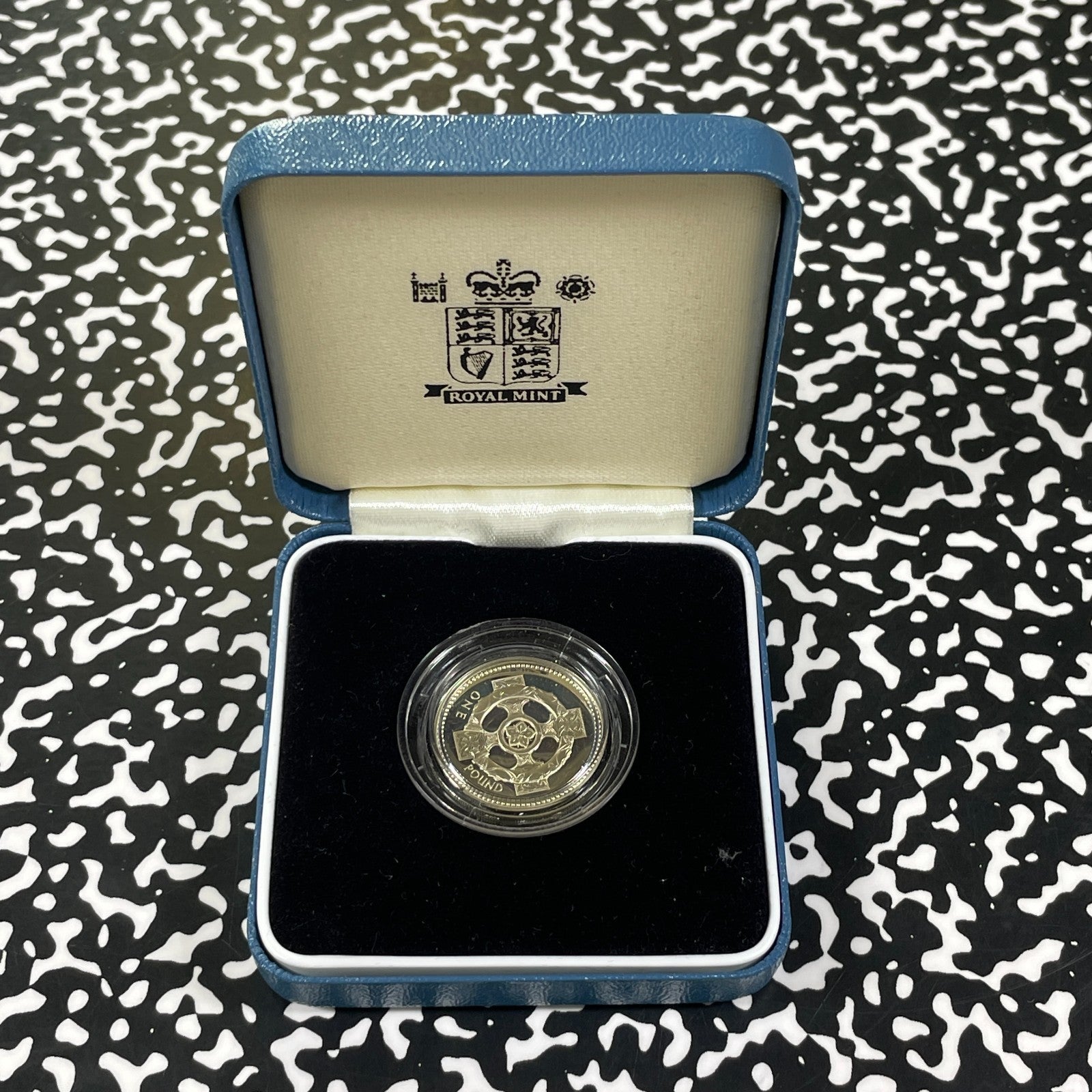 2001 G.B. £1 Pound Proof Set Lot#B3401 Silver! With Case & C.O.A.