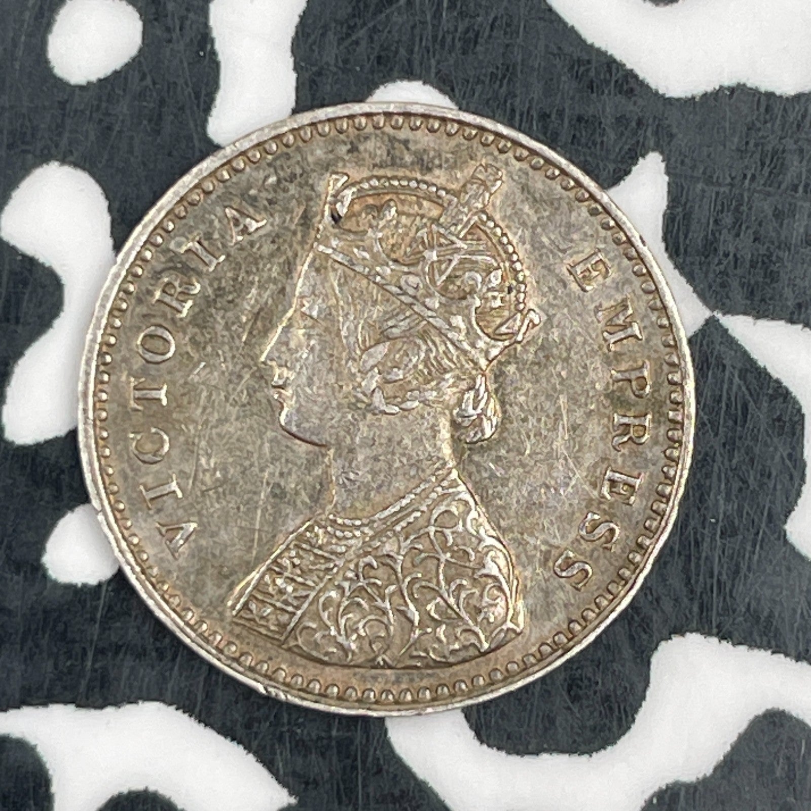 1883 India 2 Anna Lot#F7556 Silver! Nice!