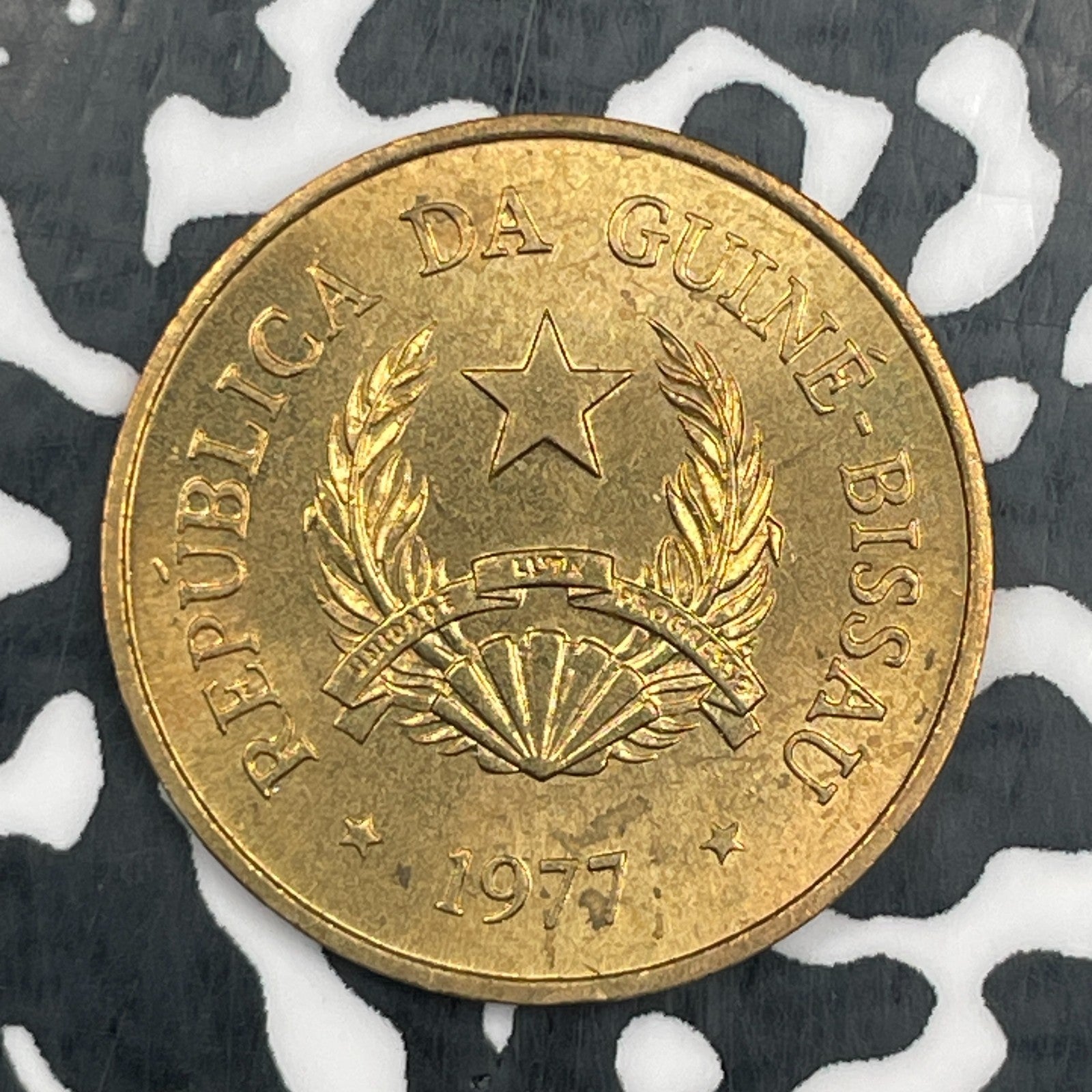 1977 Guinea Bissau 1 Peso Lot#N3038 High Grade! Beautiful!